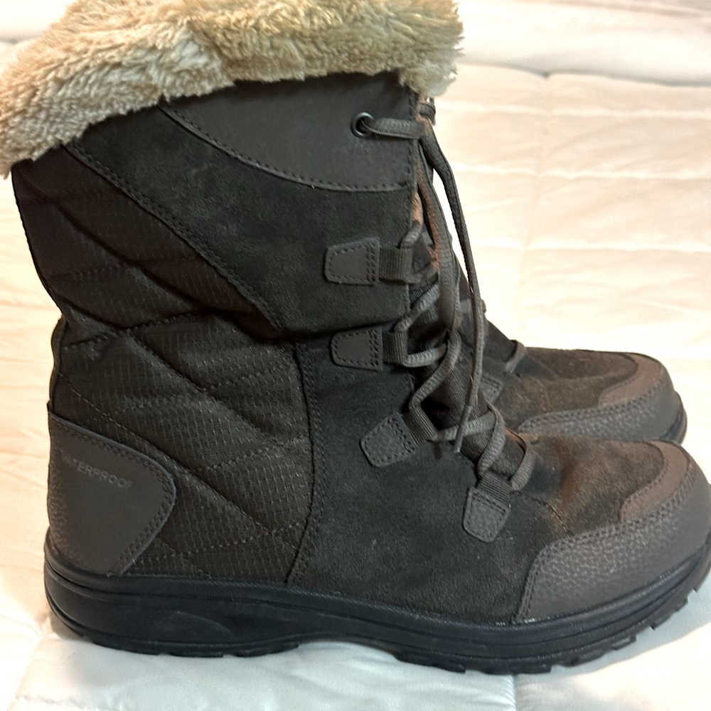 Columbia Boots size 10